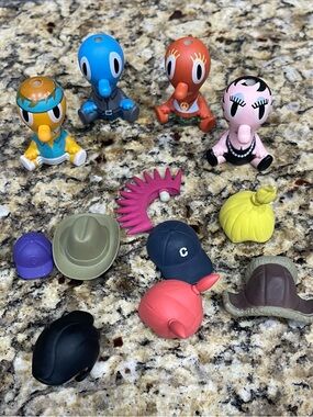 collectible "movers" from the Cranium WOW-figures and accessories